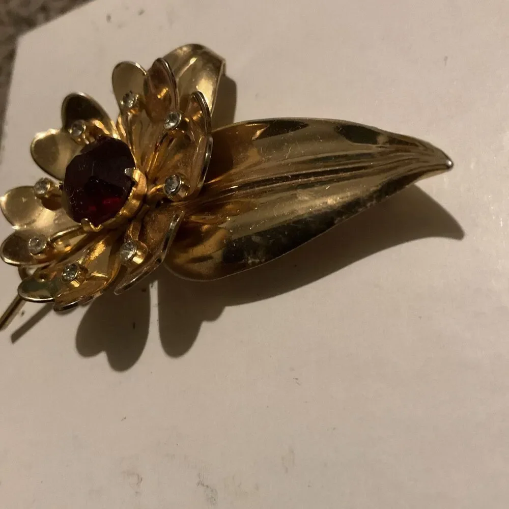 Red Crystal Maple Flower Shaped Brooch Clothing Coat Jewelry Accessories